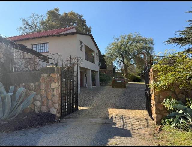 4 BEDROOM HOUSE FOR SALE IN OAKDENE